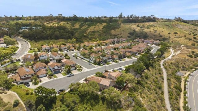 3555 Simsbury Ct, Carlsbad, CA 92010