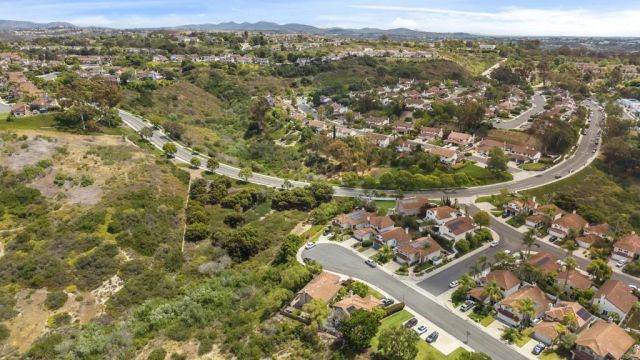 3555 Simsbury Ct, Carlsbad, CA 92010