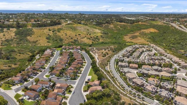 3555 Simsbury Ct, Carlsbad, CA 92010