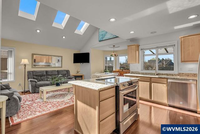 921 Hermanson St, Woodburn, OR 97071