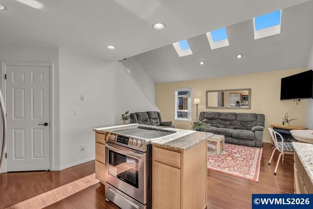 921 Hermanson St, Woodburn, OR 97071