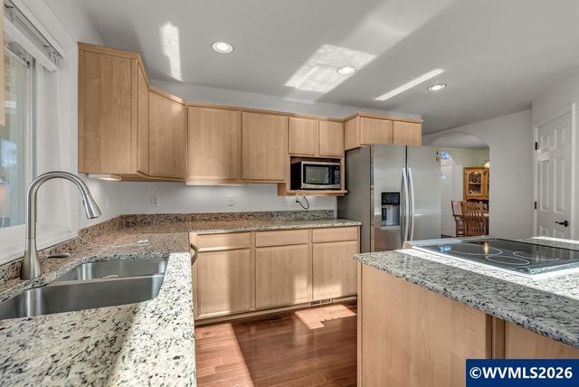 921 Hermanson St, Woodburn, OR 97071