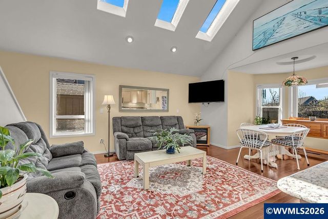 921 Hermanson St, Woodburn, OR 97071