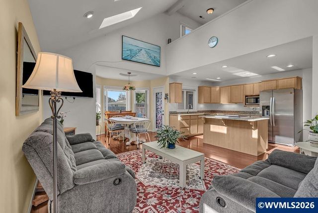 921 Hermanson St, Woodburn, OR 97071