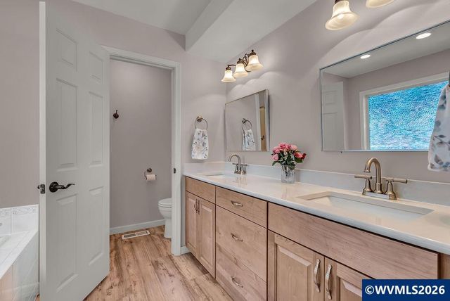 921 Hermanson St, Woodburn, OR 97071