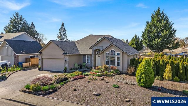 921 Hermanson St, Woodburn, OR 97071