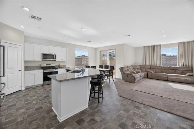 4877 Goldfinch Street, Hemet, CA 92545