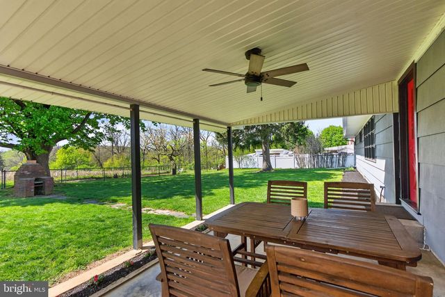 141 SIEGFRIED AVE, Nazareth, PA 18064