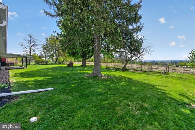 141 SIEGFRIED AVE, Nazareth, PA 18064