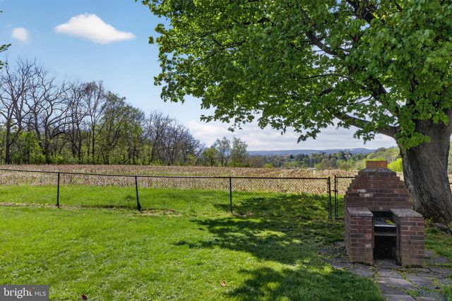 141 SIEGFRIED AVE, Nazareth, PA 18064