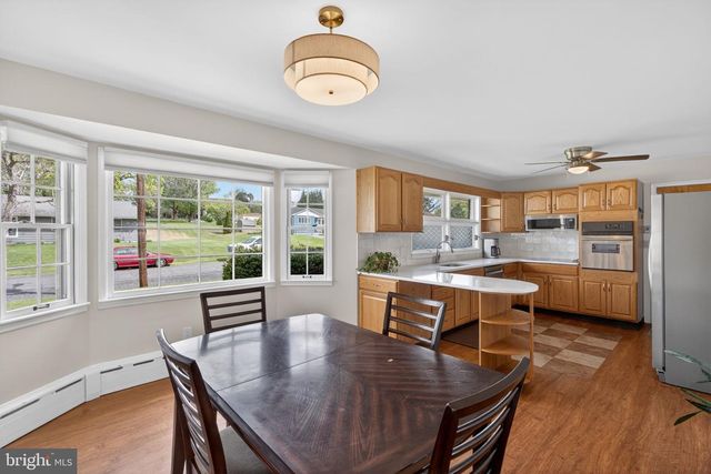 141 SIEGFRIED AVE, Nazareth, PA 18064