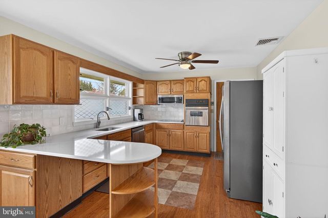 141 SIEGFRIED AVE, Nazareth, PA 18064