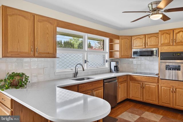 141 SIEGFRIED AVE, Nazareth, PA 18064