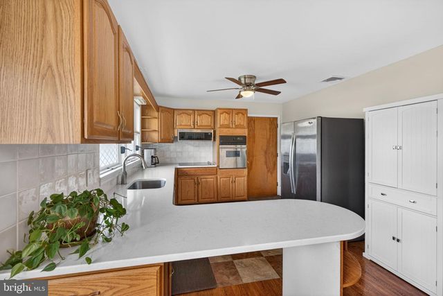 141 SIEGFRIED AVE, Nazareth, PA 18064