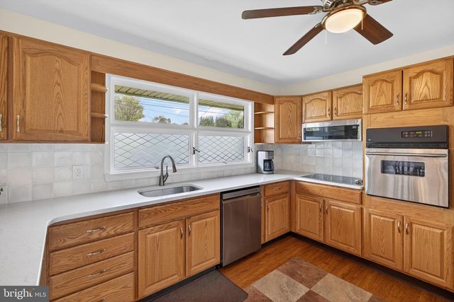 141 SIEGFRIED AVE, Nazareth, PA 18064