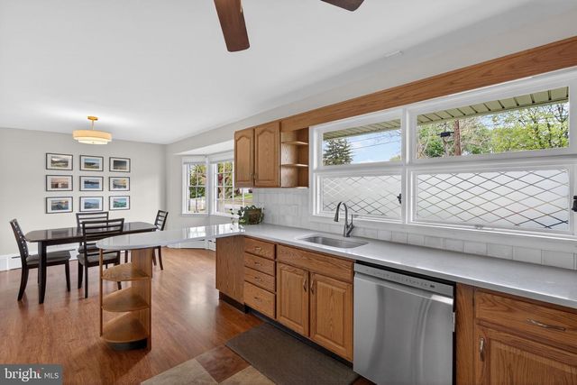 141 SIEGFRIED AVE, Nazareth, PA 18064