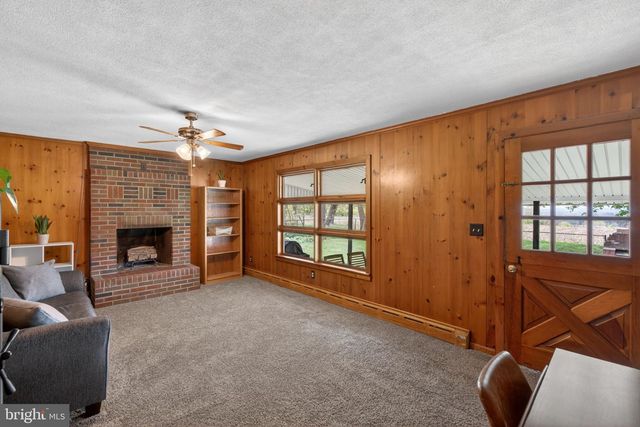 141 SIEGFRIED AVE, Nazareth, PA 18064