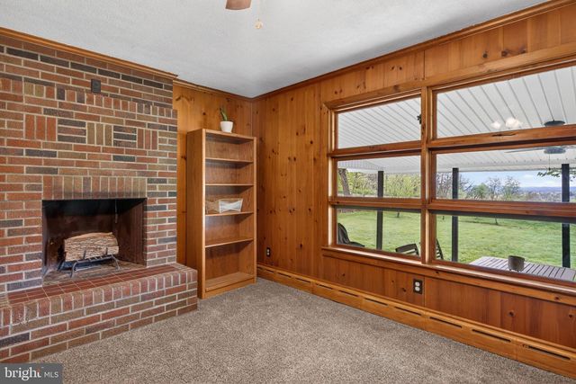 141 SIEGFRIED AVE, Nazareth, PA 18064