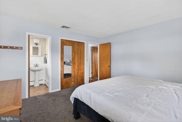 141 SIEGFRIED AVE, Nazareth, PA 18064