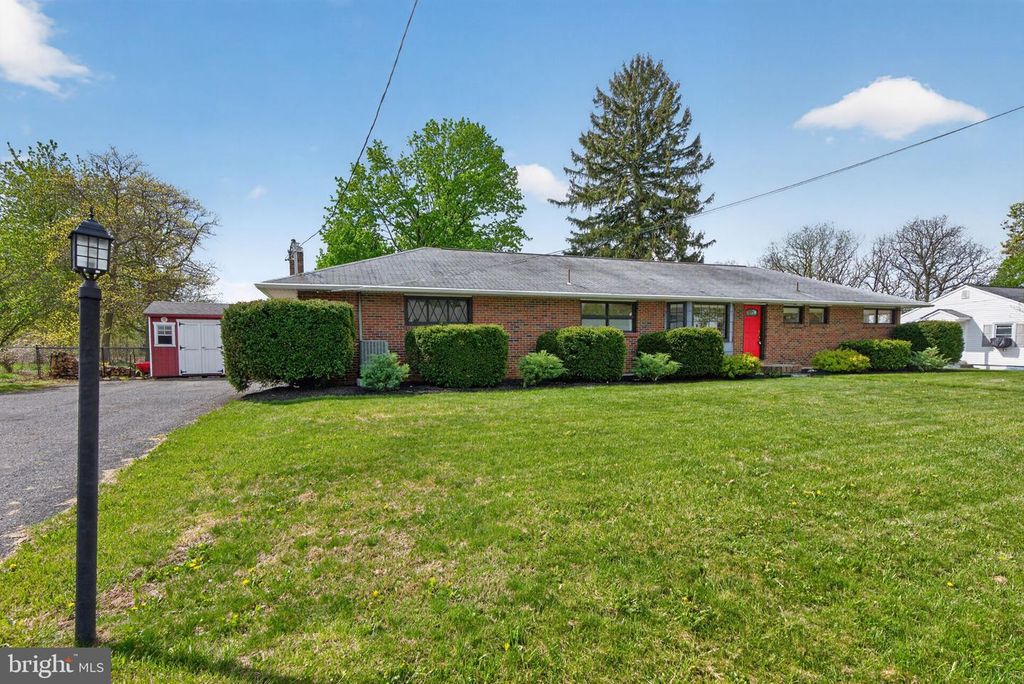 141 SIEGFRIED AVE, Nazareth, PA 18064