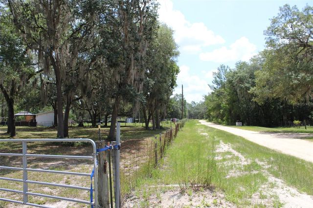 112 JUNIPER DRIVE, Hawthorne, FL 32640