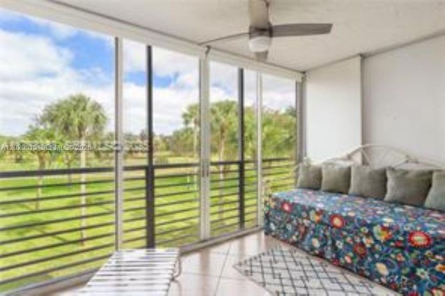 3800 Oaks Clubhouse Drive 307, Pompano Beach, FL 33069