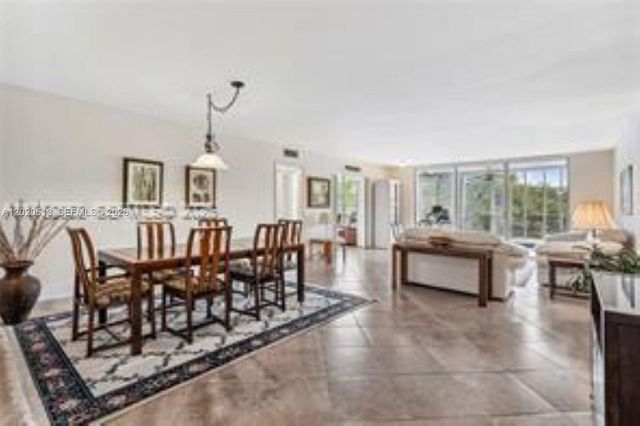 3800 Oaks Clubhouse Drive 307, Pompano Beach, FL 33069