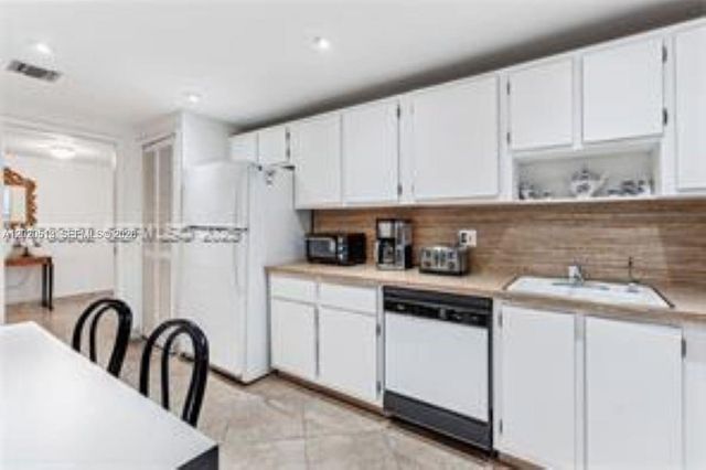 3800 Oaks Clubhouse Drive 307, Pompano Beach, FL 33069
