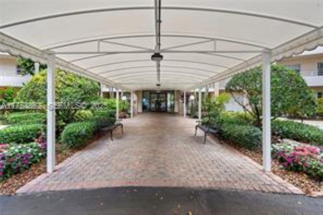 3800 Oaks Clubhouse Drive 307, Pompano Beach, FL 33069