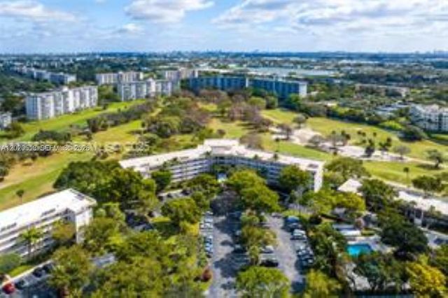 3800 Oaks Clubhouse Drive 307, Pompano Beach, FL 33069
