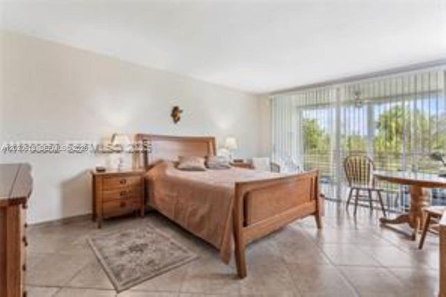 3800 Oaks Clubhouse Drive 307, Pompano Beach, FL 33069