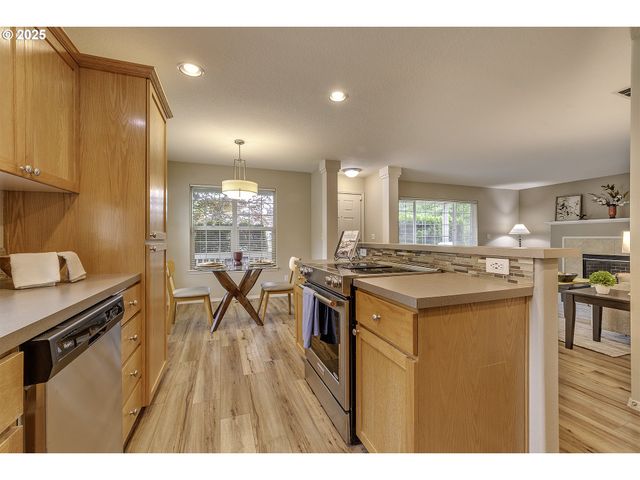 780 Ne 64TH Pl, Hillsboro, OR 97124