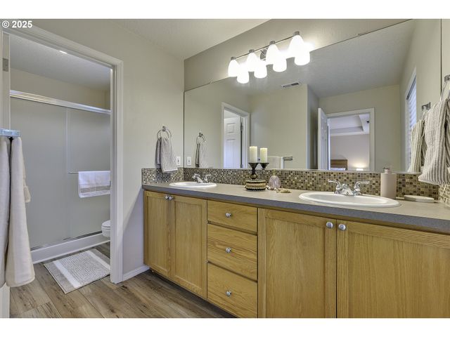 780 Ne 64TH Pl, Hillsboro, OR 97124