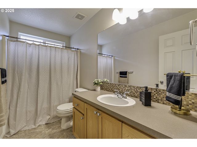 780 Ne 64TH Pl, Hillsboro, OR 97124