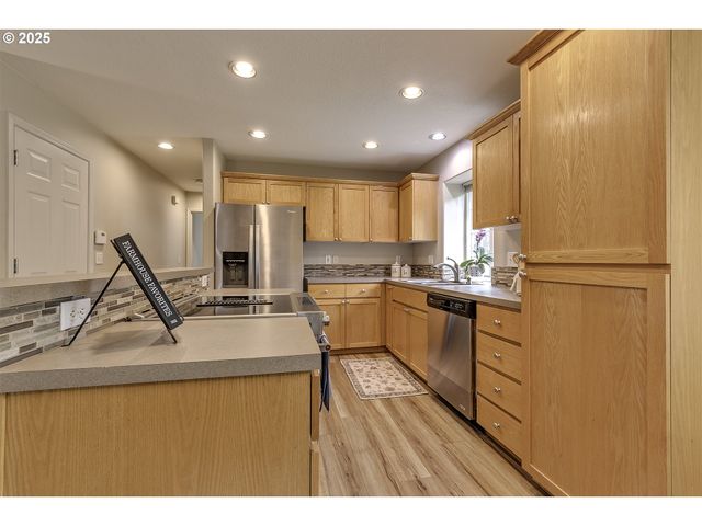 780 Ne 64TH Pl, Hillsboro, OR 97124