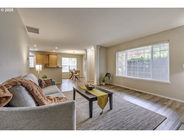 780 Ne 64TH Pl, Hillsboro, OR 97124