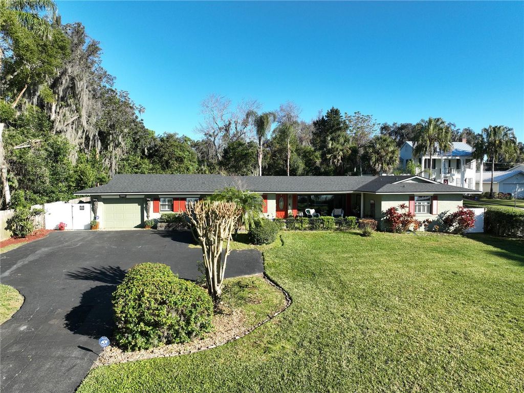 2349 LAKESHORE DRIVE, Mount Dora, FL 32757