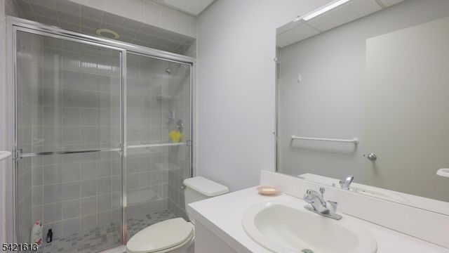 15 Glenview Dr, Warren Twp., NJ 07059