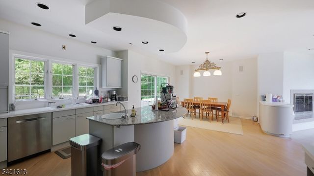 15 Glenview Dr, Warren Twp., NJ 07059