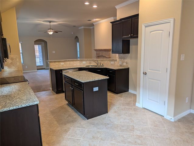 11821 Beach Street, Frisco, TX 75036