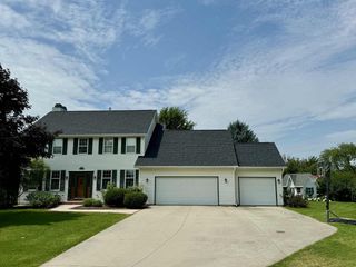 32 COUNTRY COURT, Fond Du Lac, WI 54935