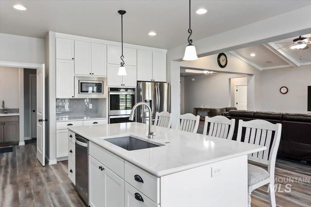 1935 Brook Stone Dr, Twin Falls, ID 83301