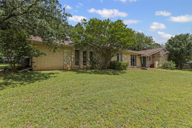 602 Greenbriar Avenue, Keene, TX 76059