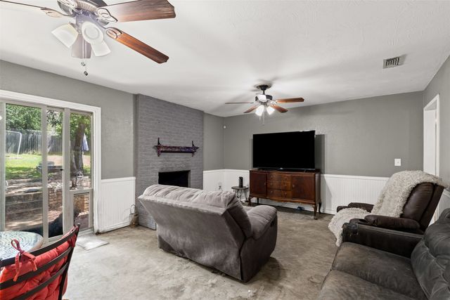 602 Greenbriar Avenue, Keene, TX 76059