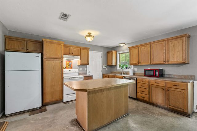 602 Greenbriar Avenue, Keene, TX 76059