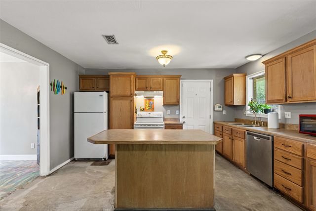 602 Greenbriar Avenue, Keene, TX 76059