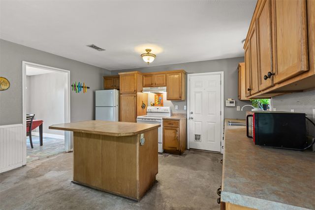 602 Greenbriar Avenue, Keene, TX 76059
