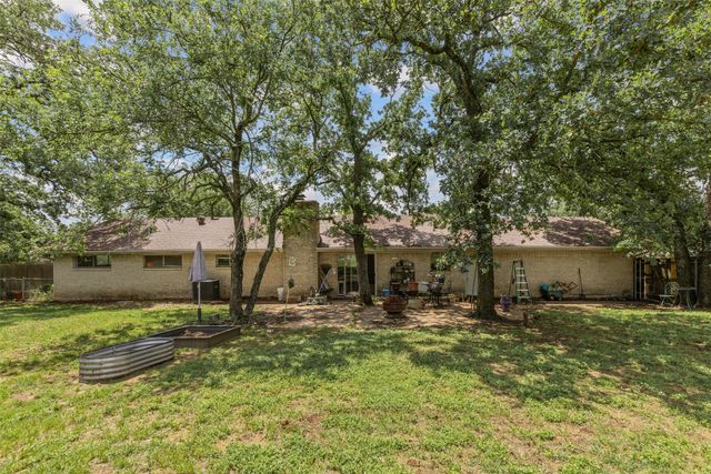 602 Greenbriar Avenue, Keene, TX 76059