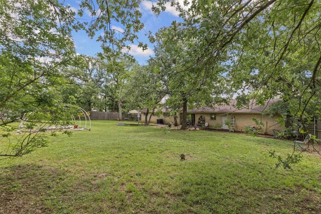 602 Greenbriar Avenue, Keene, TX 76059