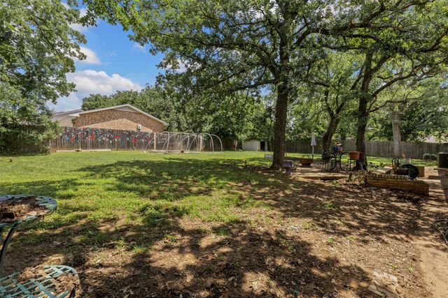 602 Greenbriar Avenue, Keene, TX 76059